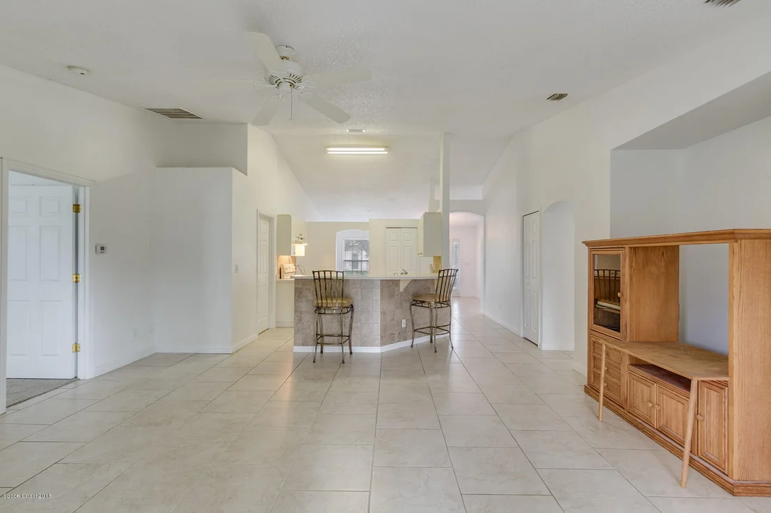Photo of 933 Del Mar Circle