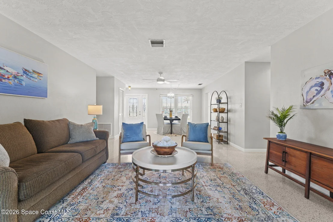 Photo of 465 Cardinal Drive