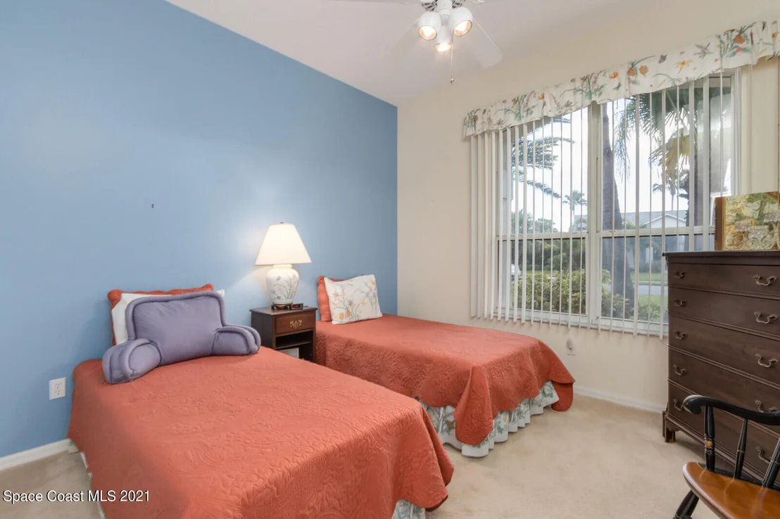Photo of 952 Somerset Lane