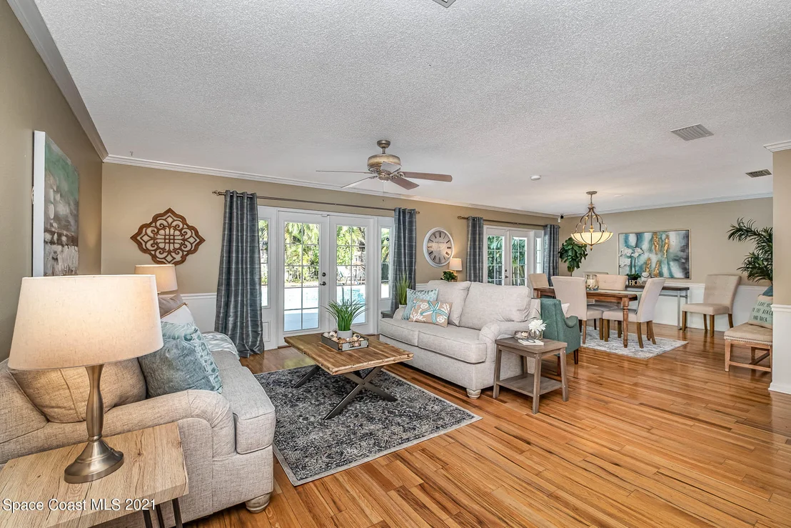 Photo of 201 S Riverside Drive