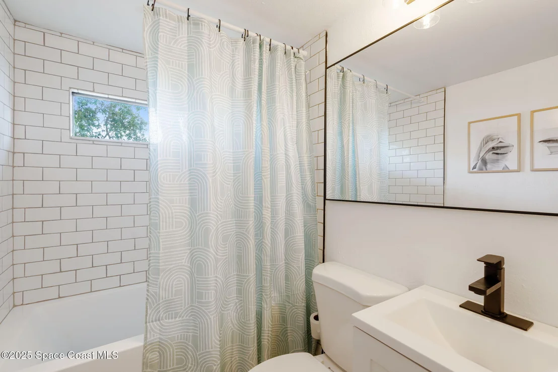 Photo of 2593 Amberly Road NE