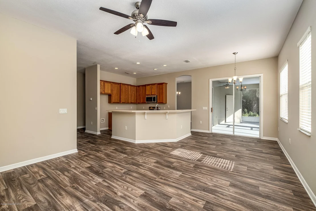 Photo of 1744 Hydrangea Road NW