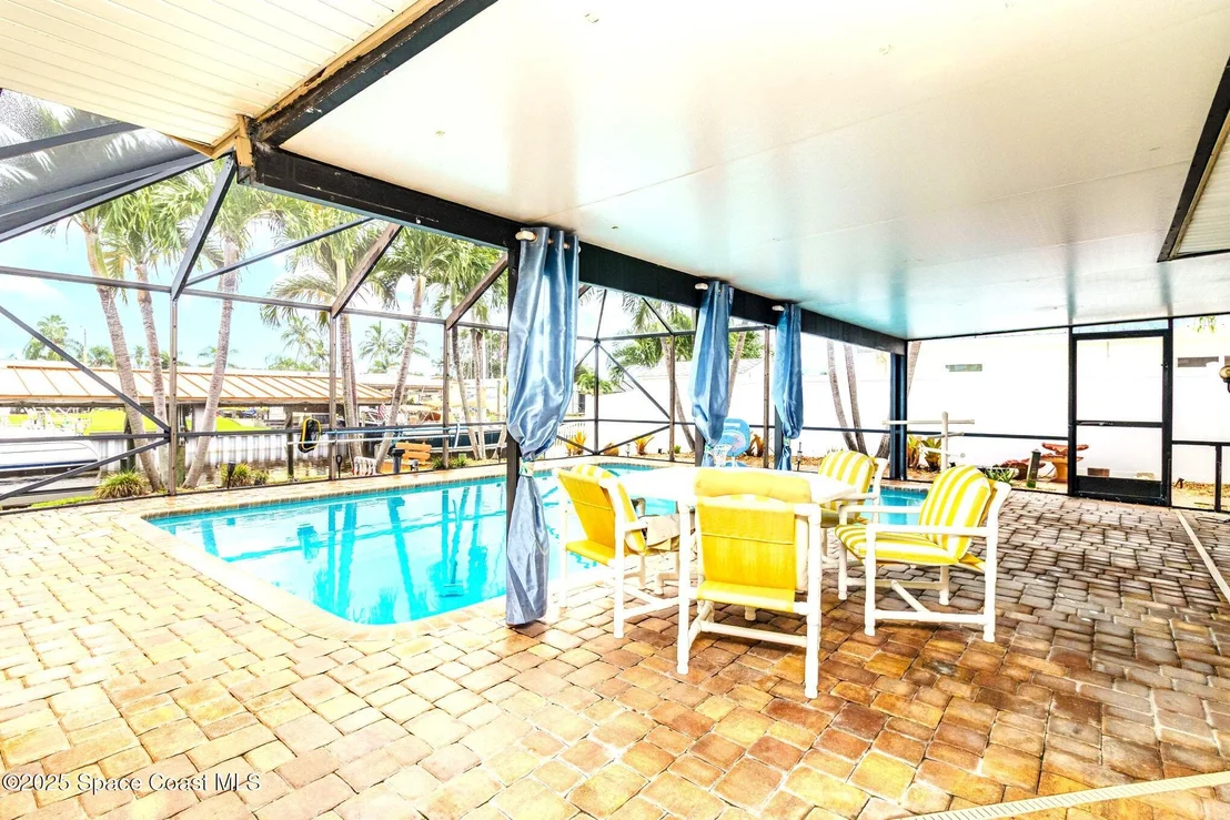 Photo of 425 Sparrow Drive