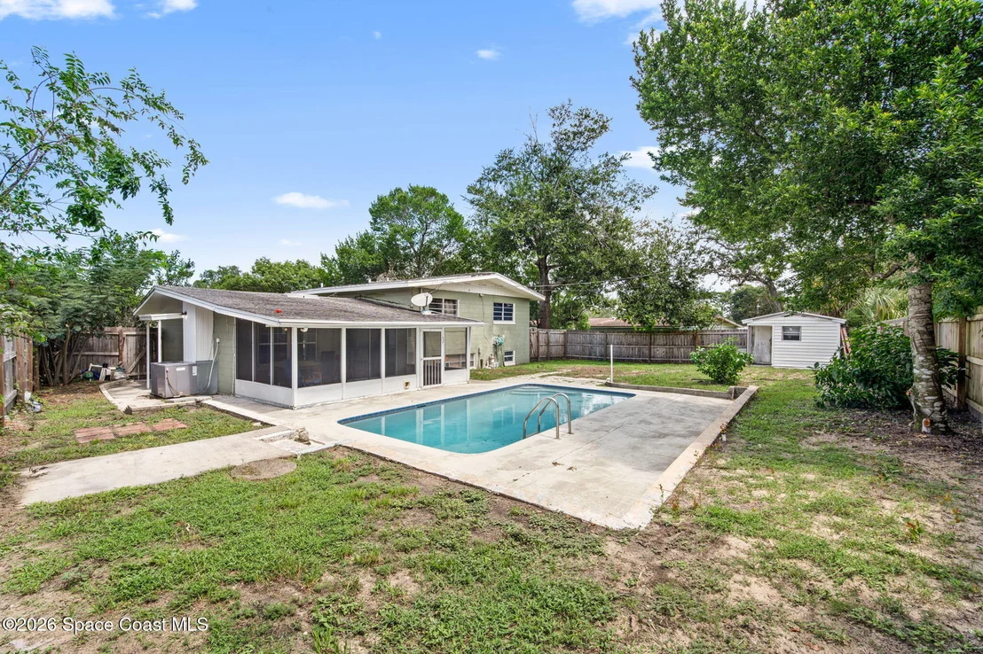 Photo of 1425 Crest Drive