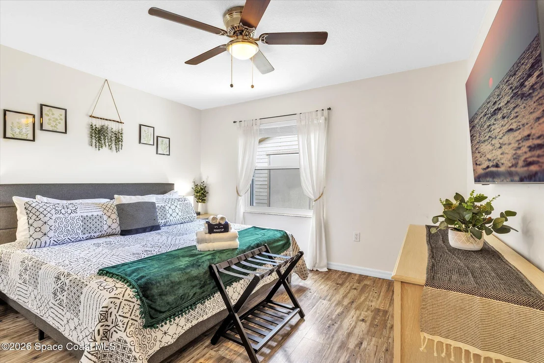 Photo of 233 Cinnamon Lake Circle