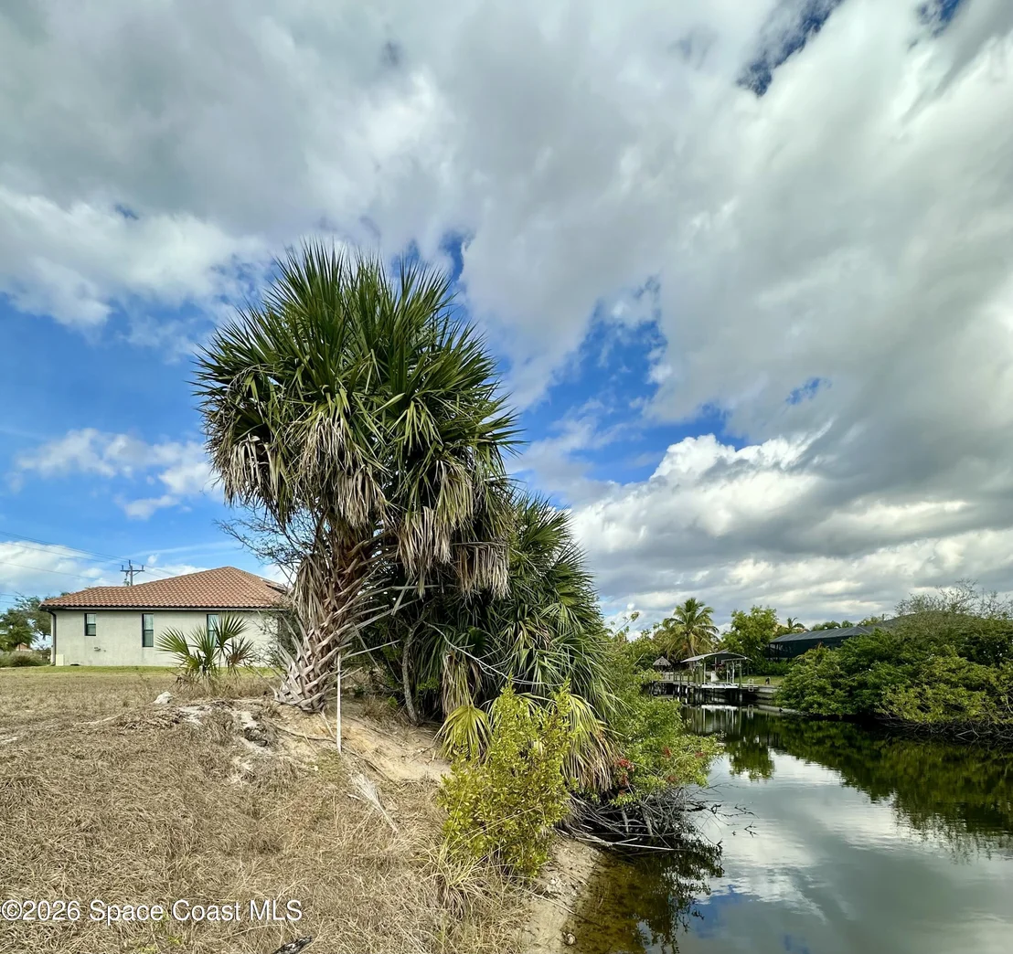 Photo of 2513 Surfside Boulevard