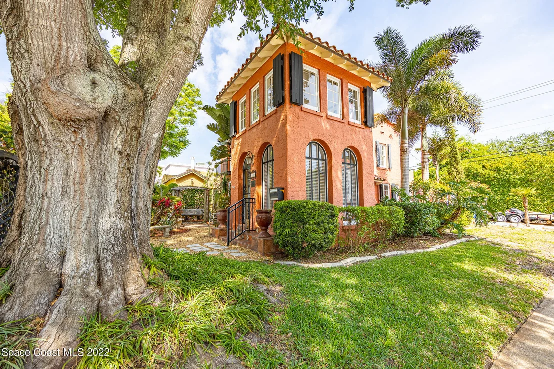 Photo of 102 Valencia Road