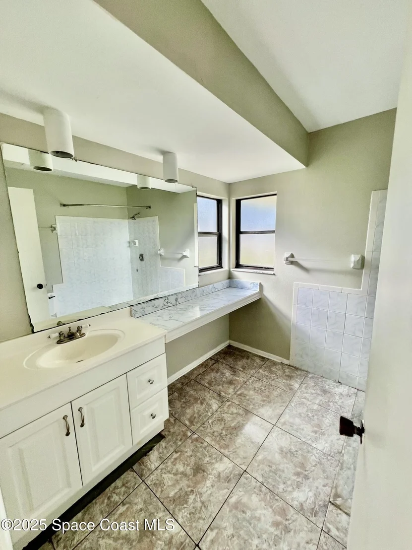 Photo of 1100 Hooper Avenue NE