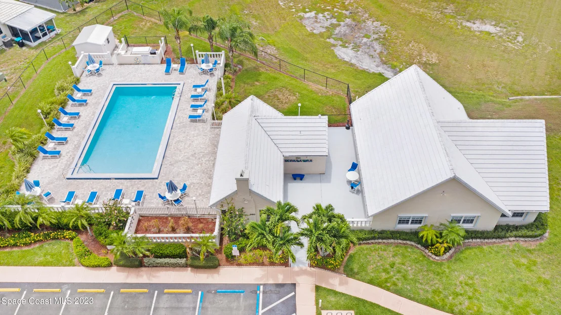 Photo of 963 Wateroak Drive NE