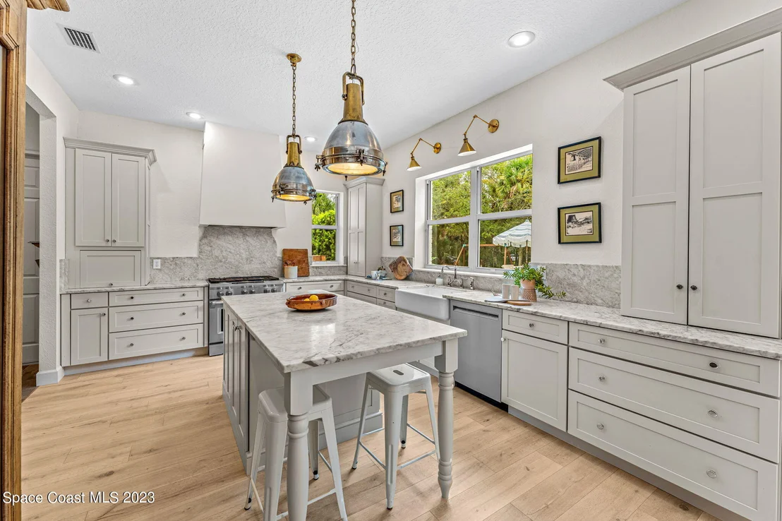 Photo of 5595 Willoughby Drive