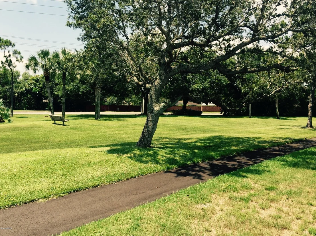 Photo of 413 Willow Tree Drive