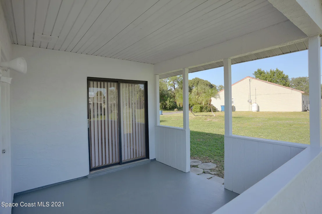 Photo of 999 Chace Lane NE