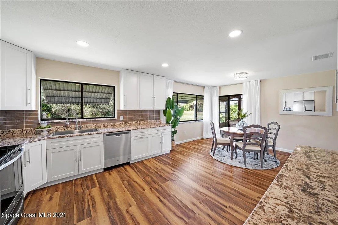 Photo of 1394 Carr Circle NE