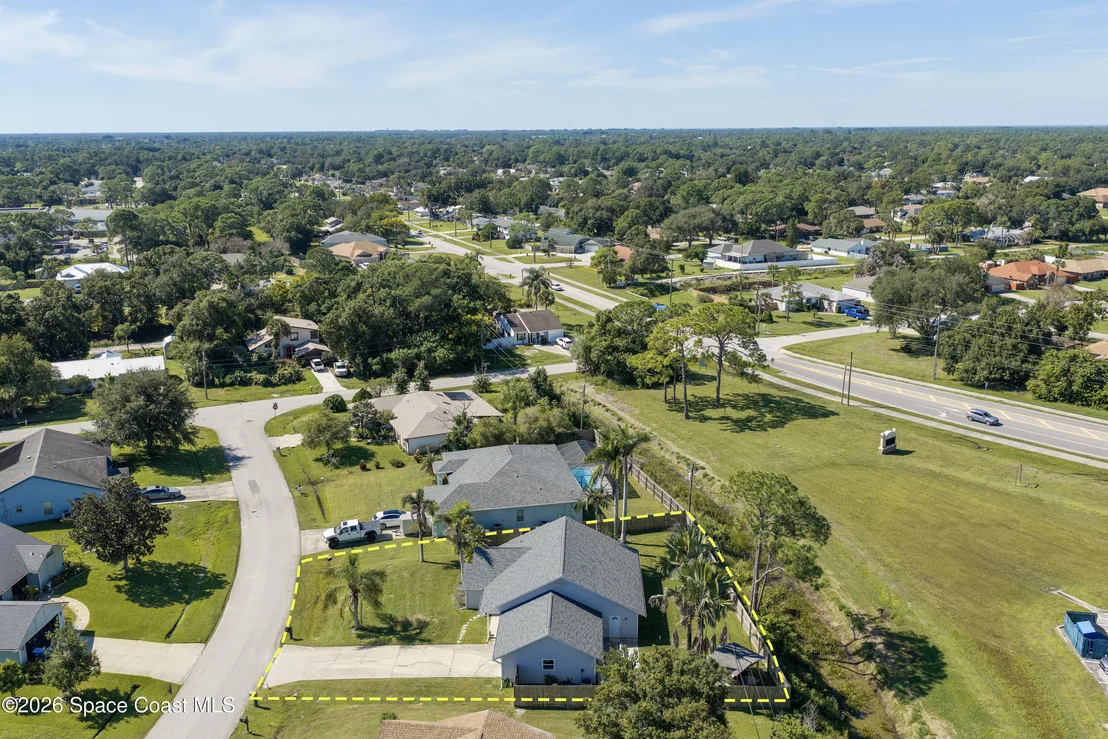 Photo of 449 NE Gilbert Drive NE