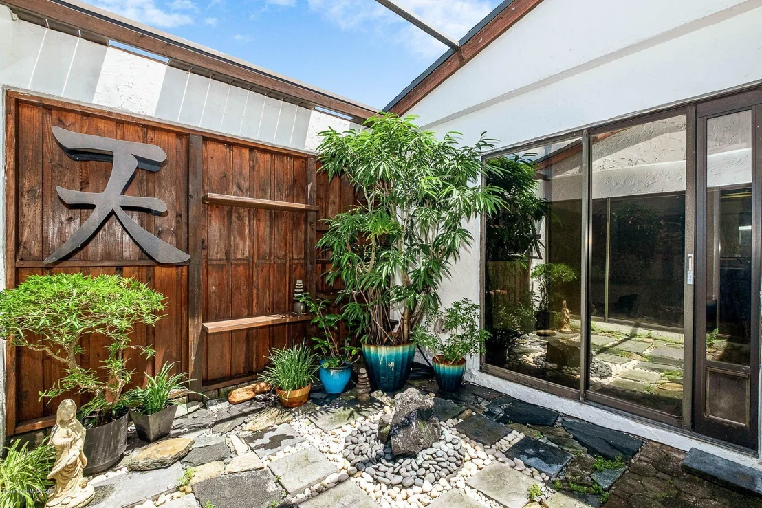 Photo of 303 Myrtlewood Road
