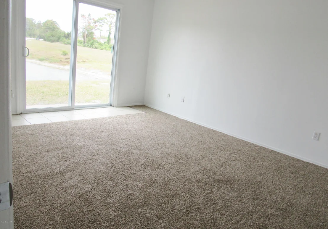 Photo of 969 NE Wateroak Drive