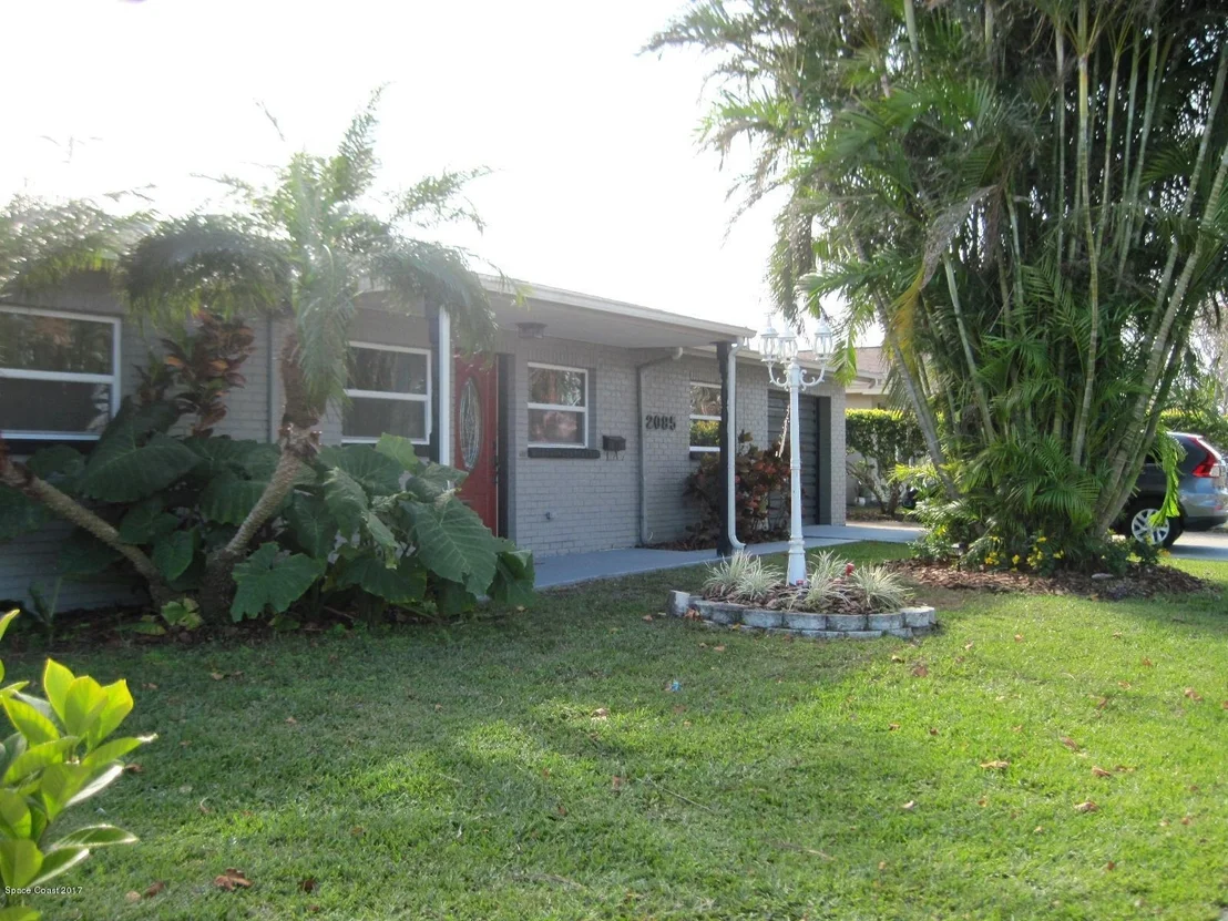 Photo of 2085 Lakeview Drive