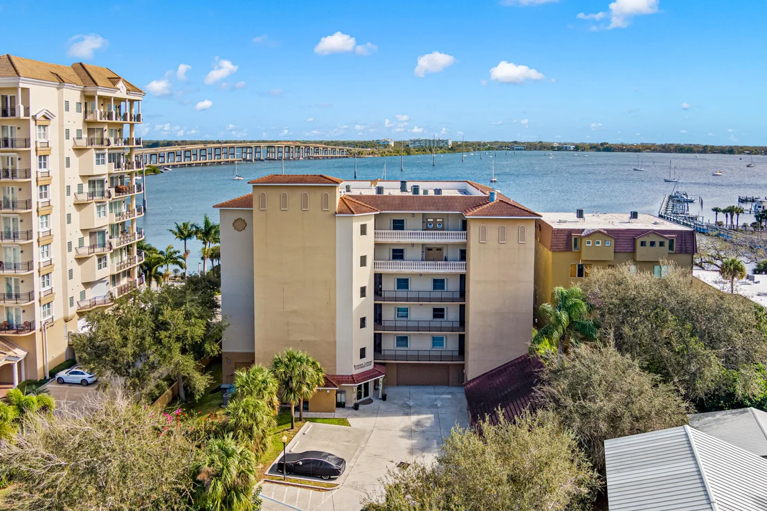 Photo of Unit 401 at 29 Riverside Drive