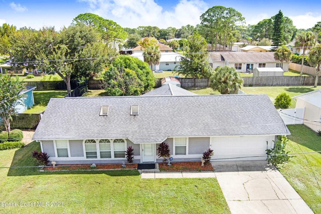 Photo of 6621 Bancroft Avenue