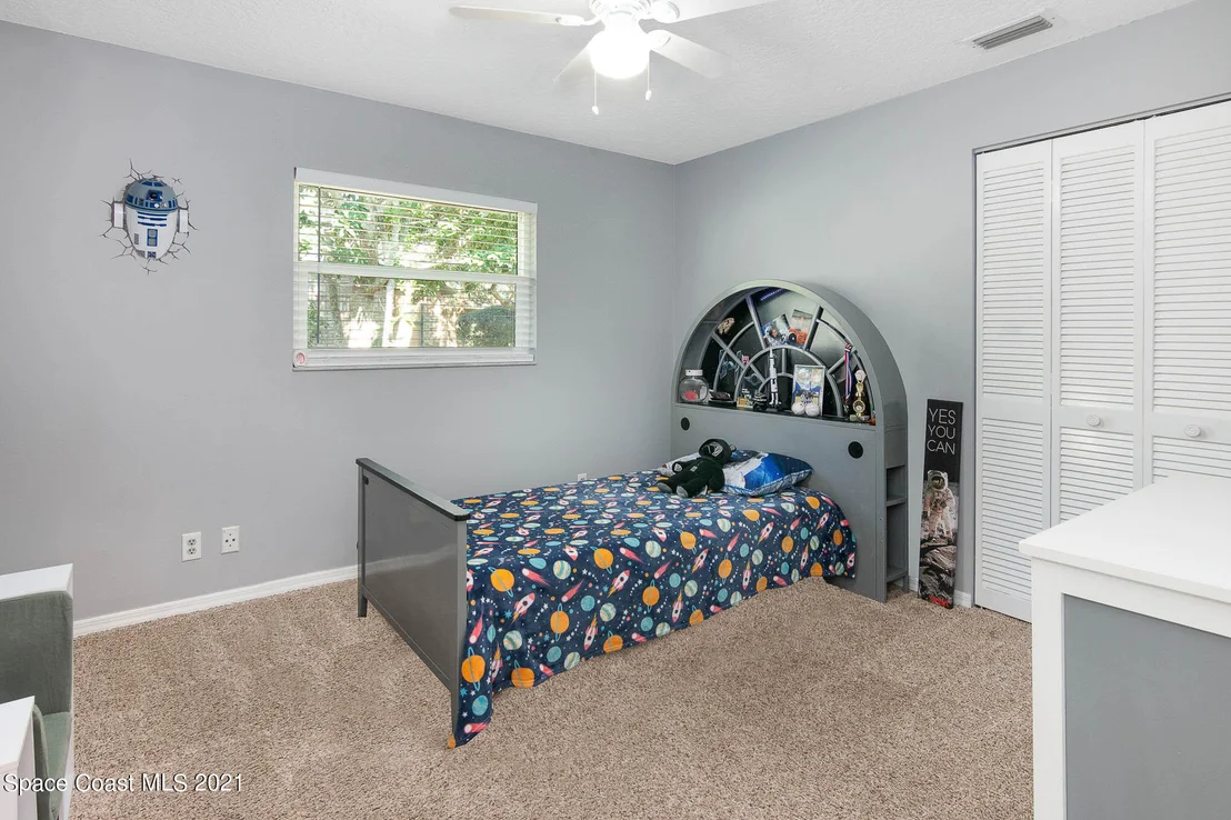 Photo of 1002 Mandarin Drive NE