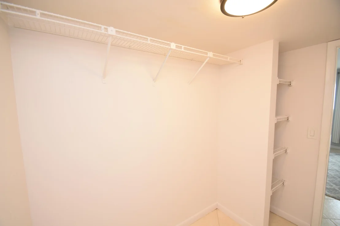 Photo of Unit 301 at 3901 Dixie Highway NE