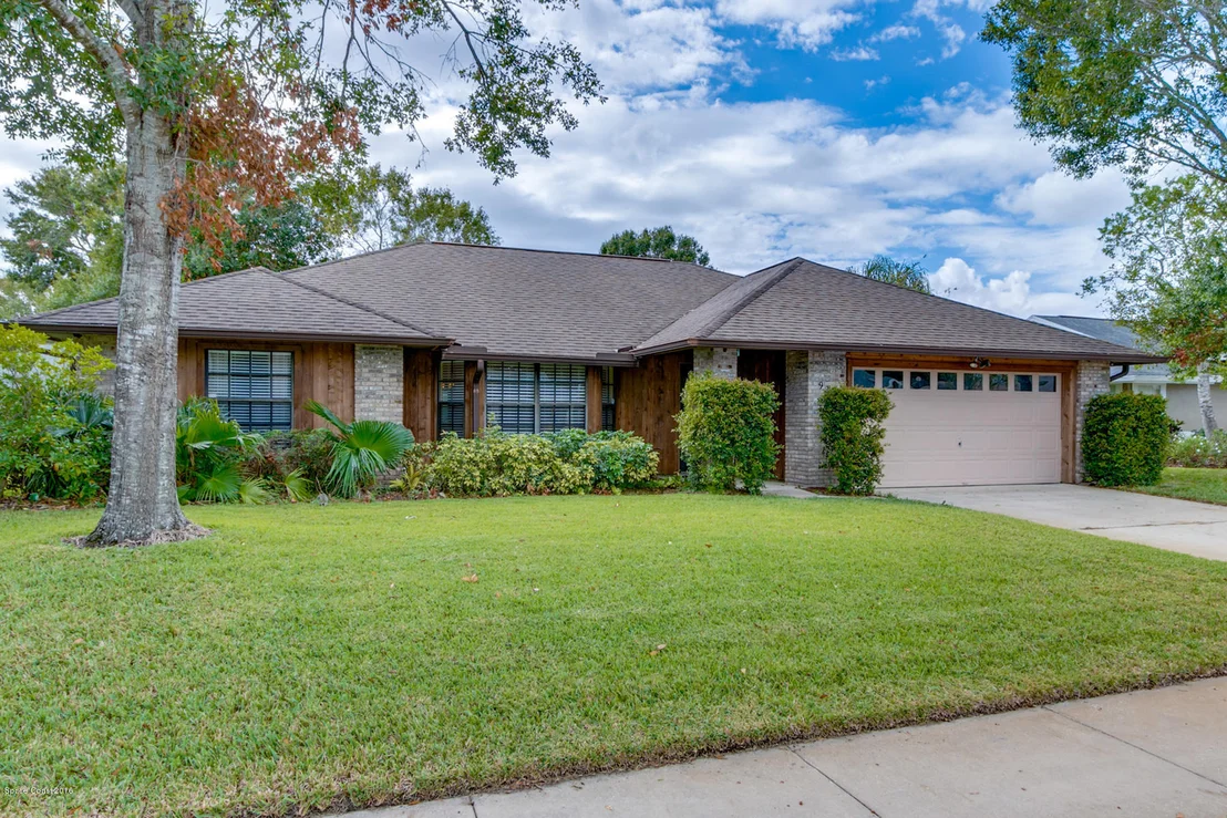Photo of 927 Whisperpine Drive