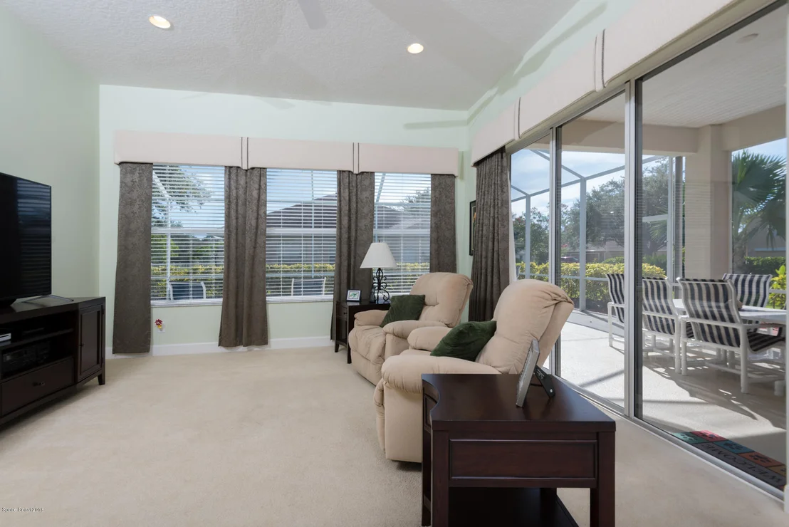 Photo of 1737 Windbrook Drive SE