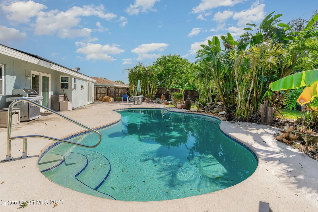 Photo of 1431 Mariposa Drive NE