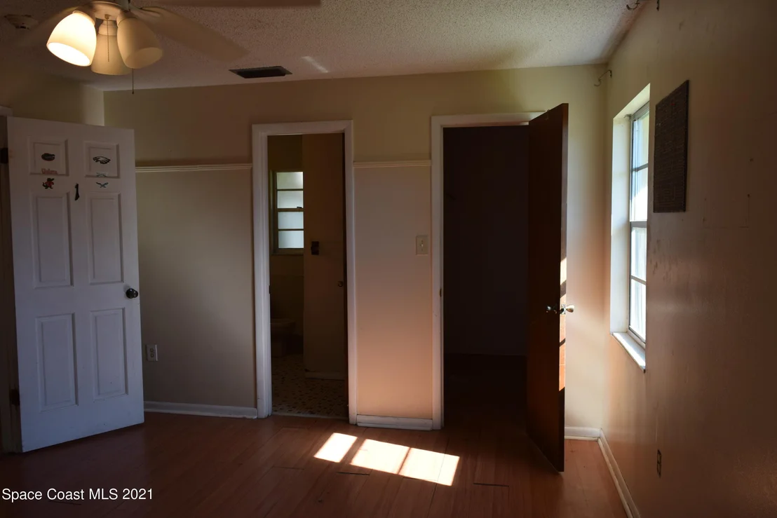Photo of 881 Cayuga Avenue NE