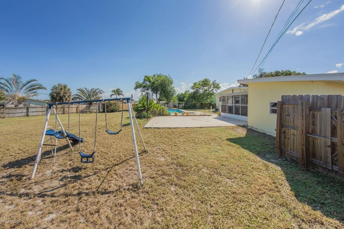 Photo of 1073 Cabot Drive NE