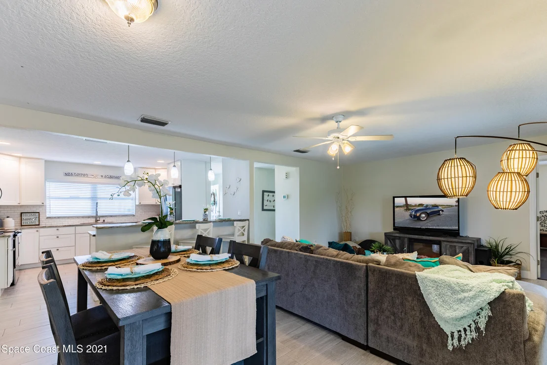 Photo of 391 Riverview Lane