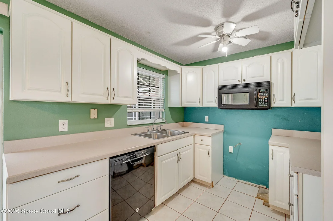 Photo of 586 Louvre Drive