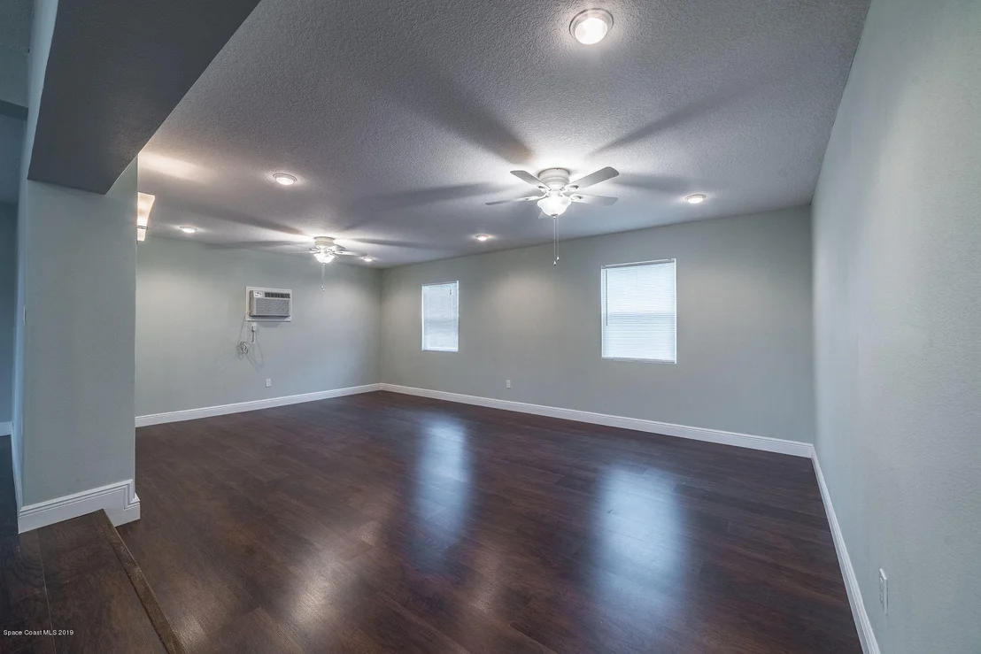 Photo of 954 Bianca Drive NE