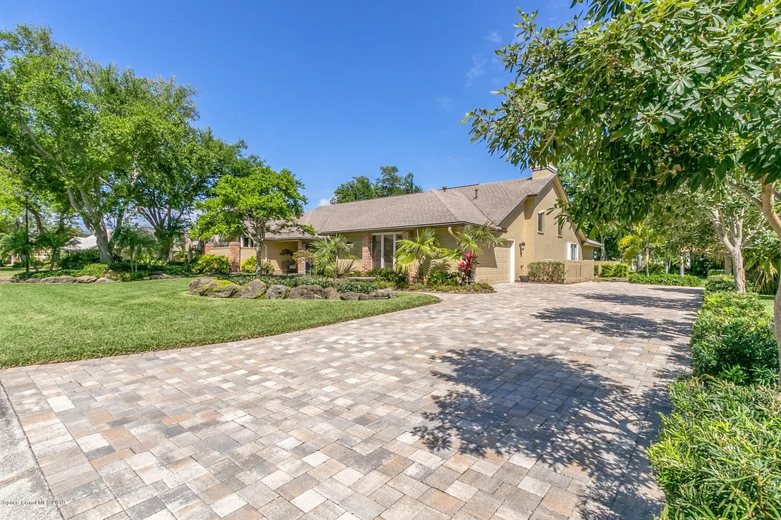 Photo of 610 Rossmoor Circle