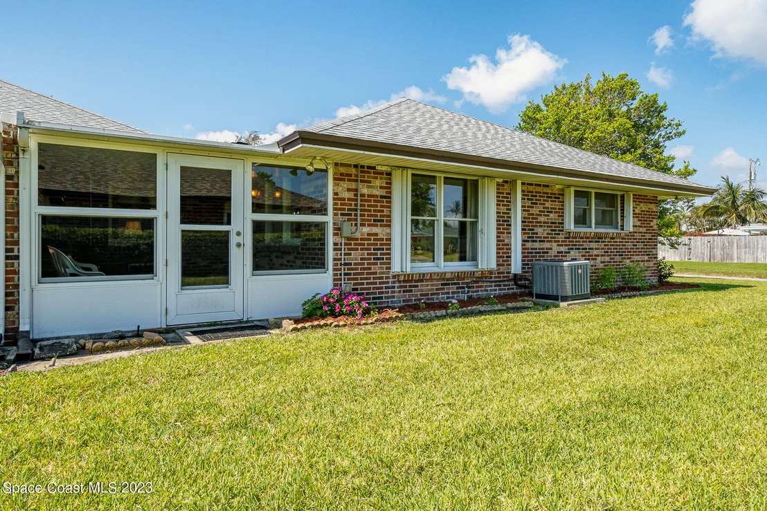 Photo of 228 Chalet Avenue