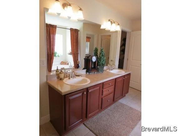 Photo of 2095 Botanica Circle
