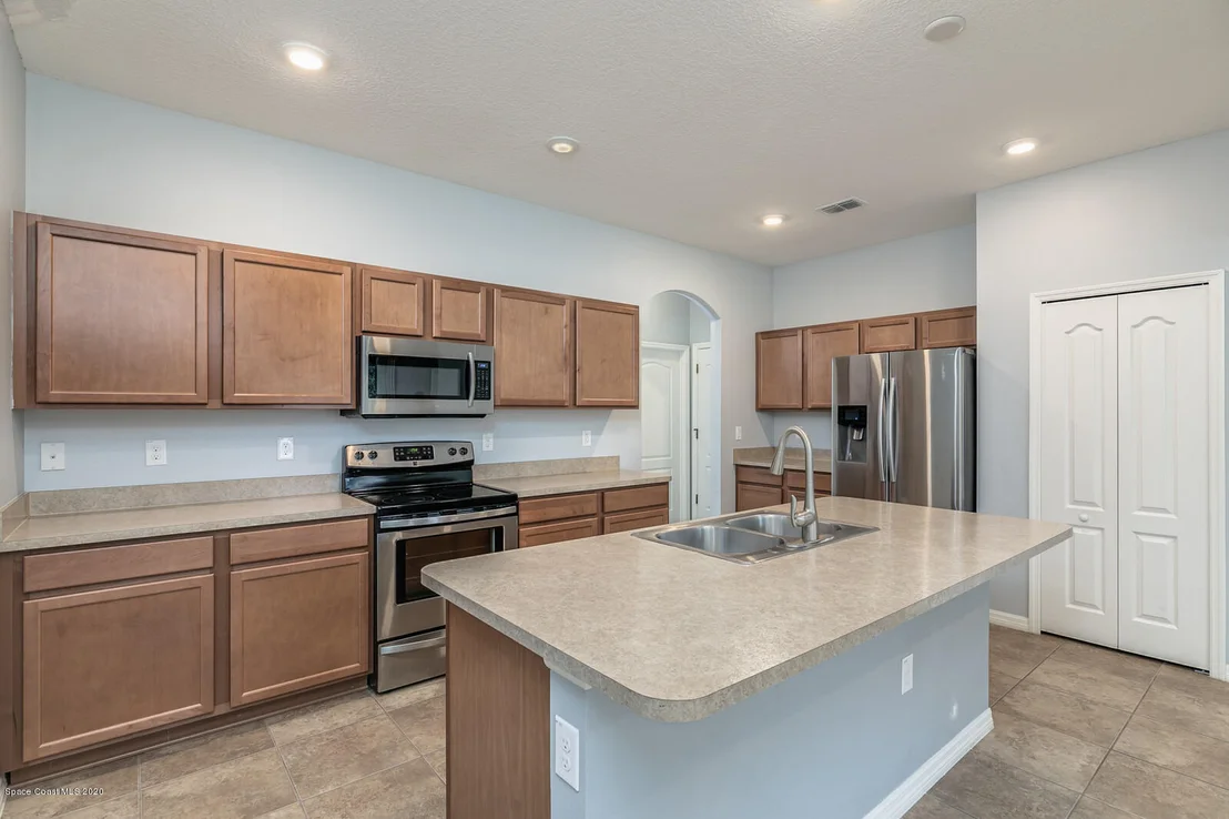 Photo of 1102 Morgan Circle NE