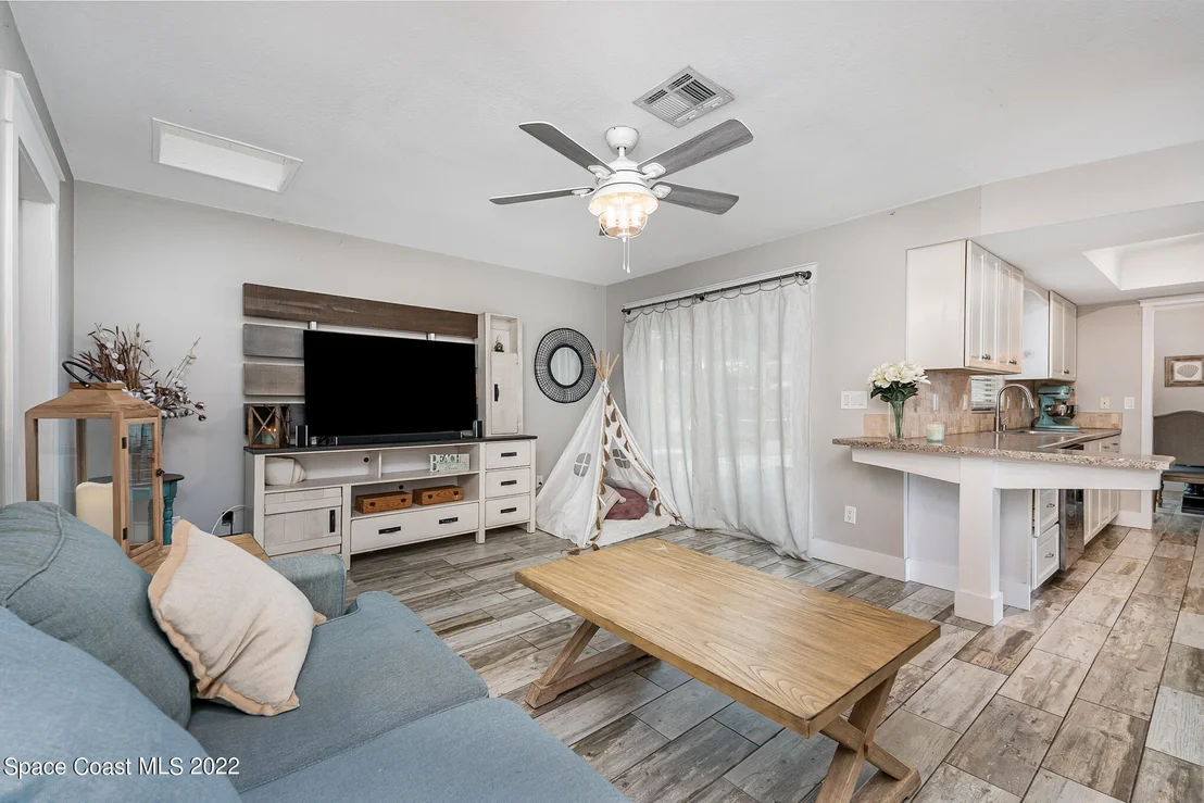Photo of 214 7th Avenue