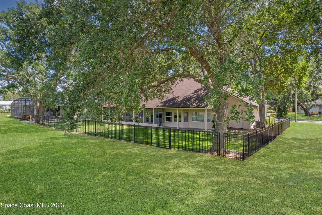 Photo of 1124 Fairlawn Drive