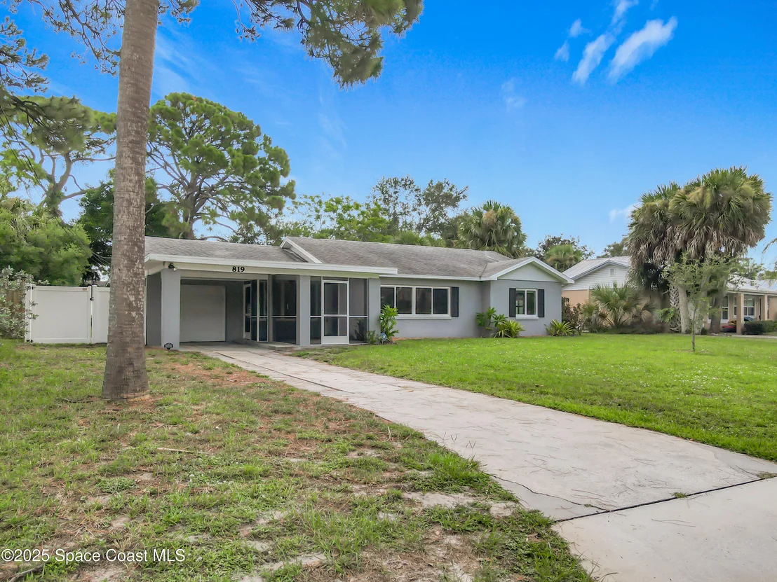 Photo of 819 W Whitmire Drive