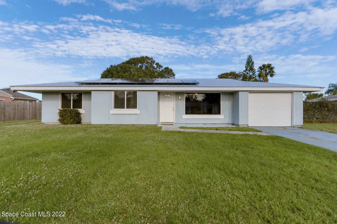 Photo of 1310 Mariposa Drive NE