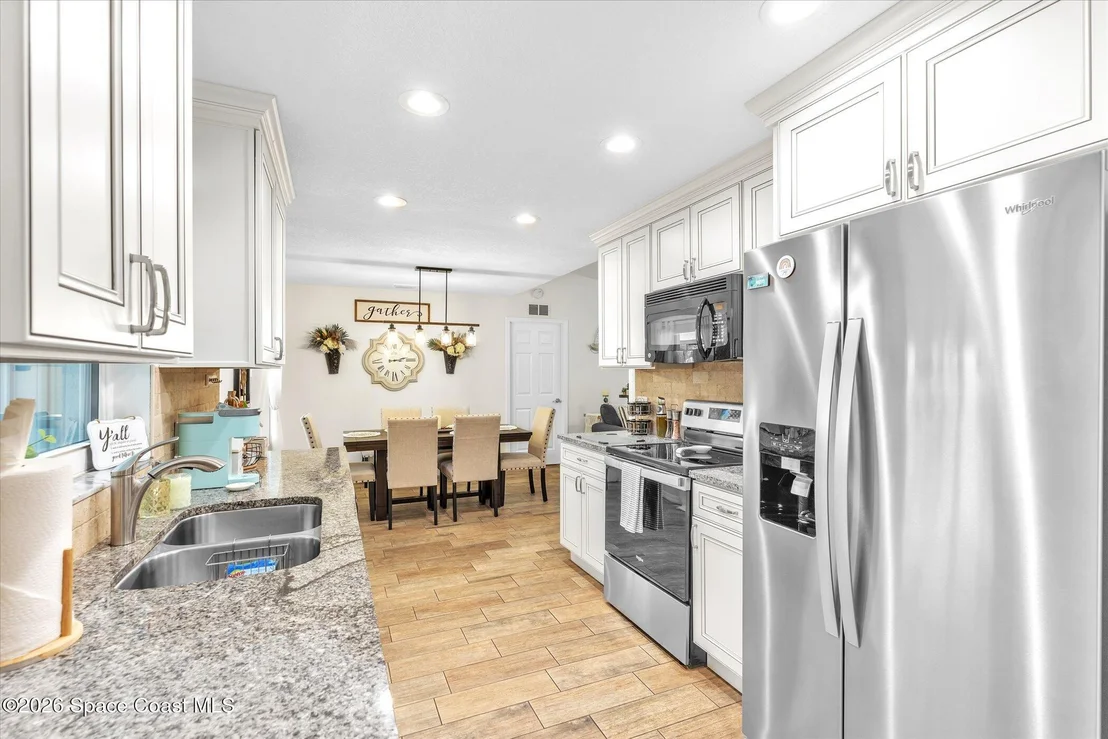 Photo of 233 Cinnamon Lake Circle