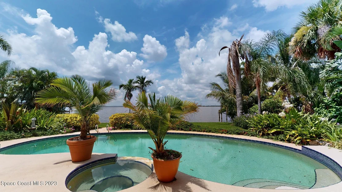 Photo of 421 Riverview Lane