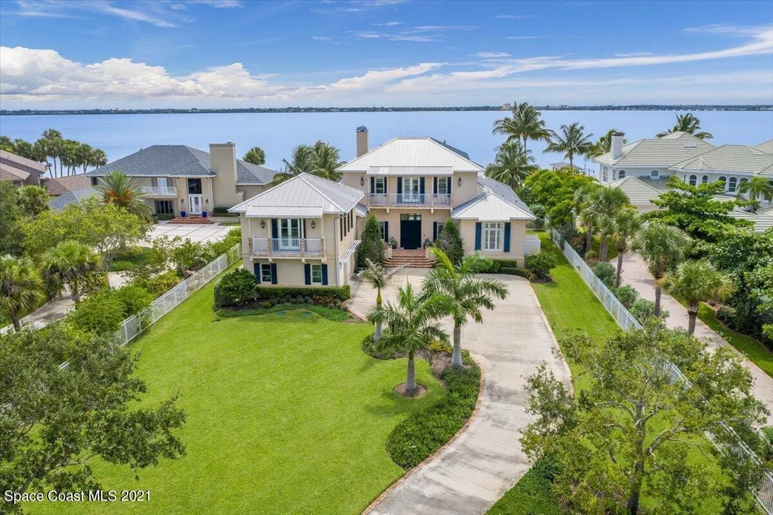 Photo of 2780 N Riverside Drive