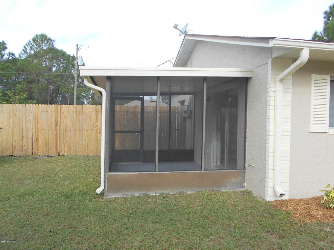 Photo of 711 SE Airoso Road