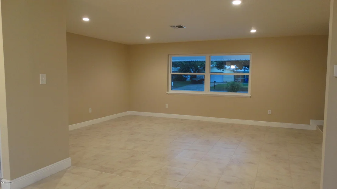 Photo of 897 Kings Post Road