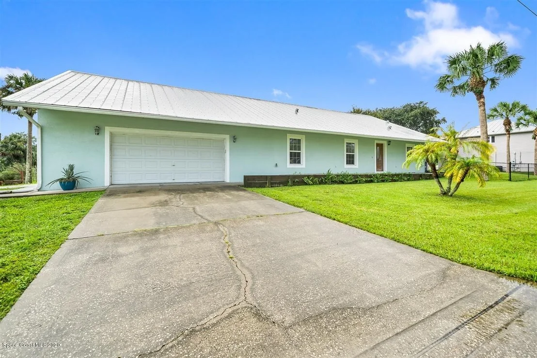 Photo of 4901 Evinrude Road