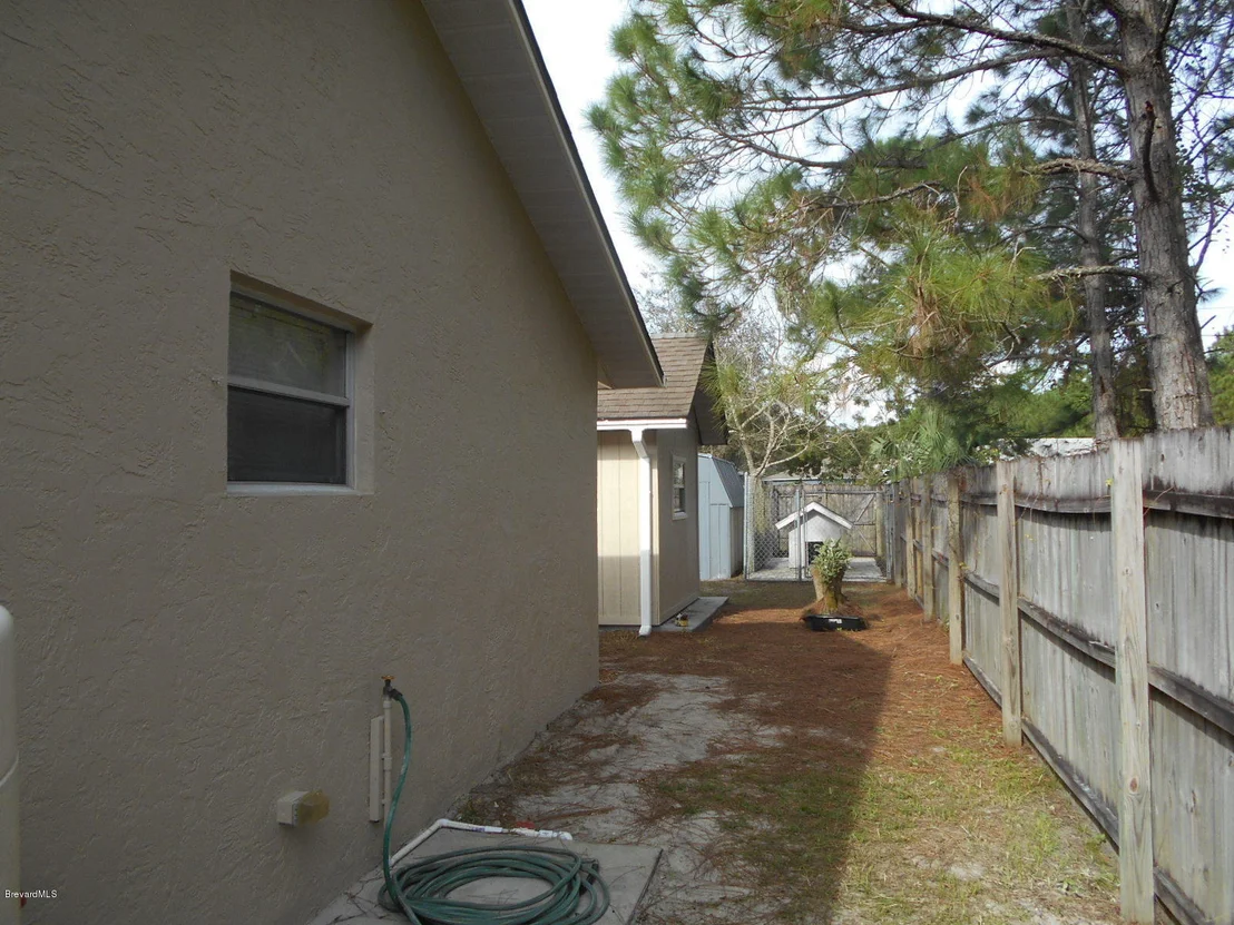Photo of 711 SE Airoso Road
