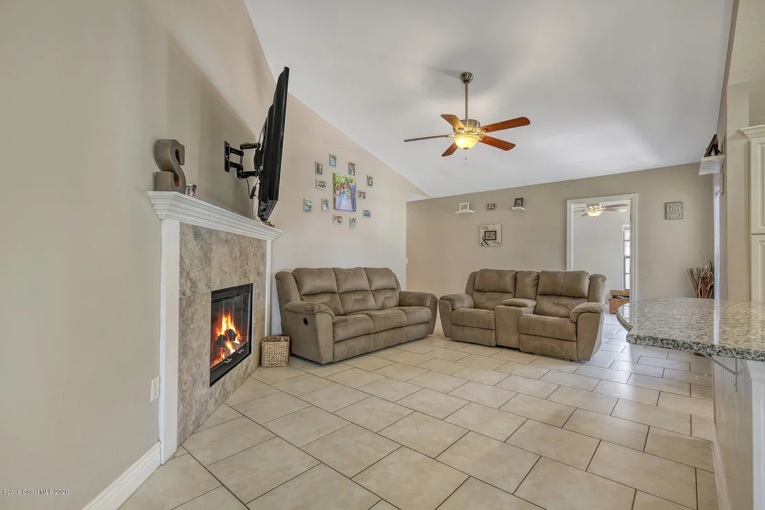 Photo of 1247 Walnut Grove Way