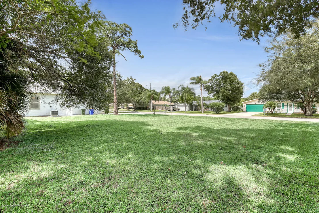 Photo of 975 Pineland Drive